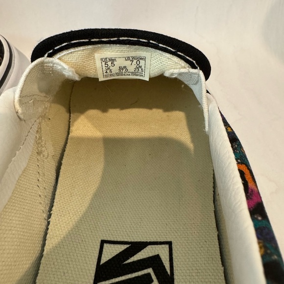 VANS•NEW•CLASSIC SLIP-ONS•TRIPPY DRIP•SKELTON•HALLOWEEN•WOMENS 7 / MENS 5.5 - Picture 8 of 8